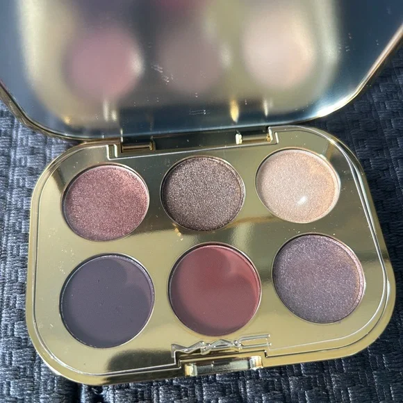 MAC Cosmetics Treasured Eye Shadow Palette - Rose and Gold - Picture 3 of 4